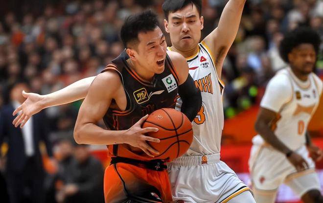 欧篮联倒计时，山东男篮今夜再遭质疑，细节引发关注，悬念犹存，更衣室氛围转暖的简单介绍雷竞技